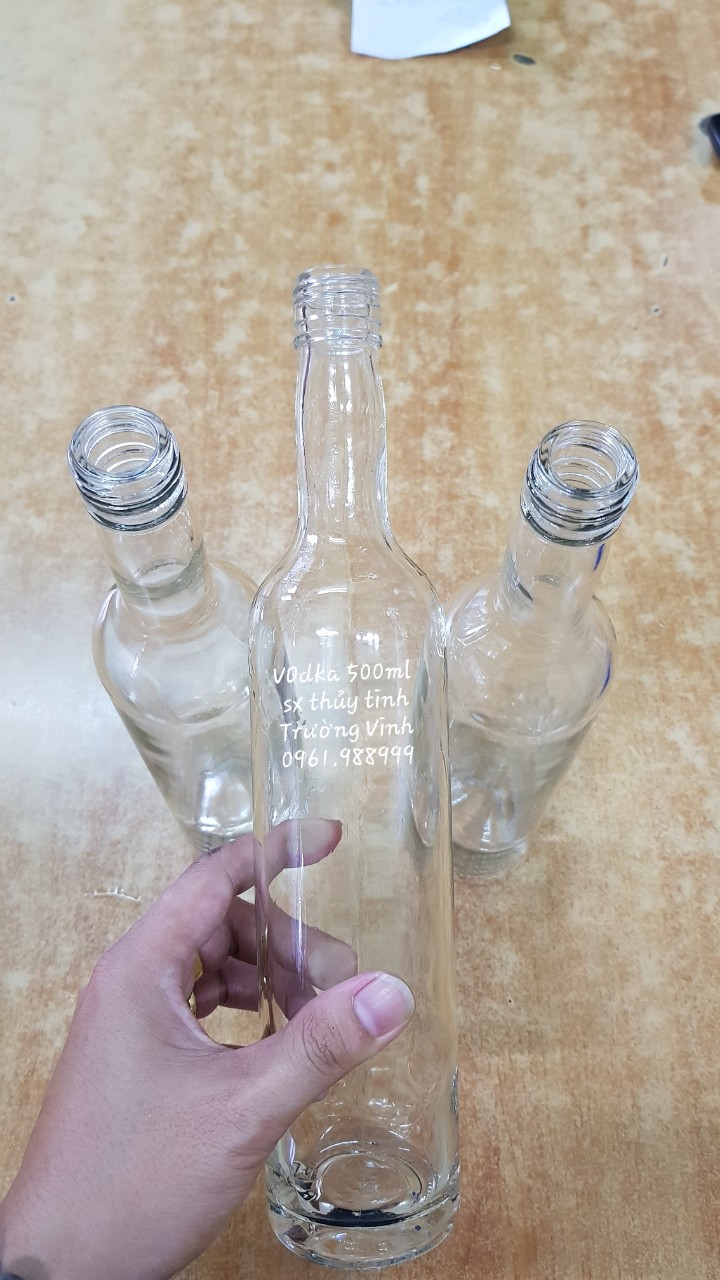 Vỏ chai rượu Vodka - Công Ty TNHH Sản Xuất Thương Mại Dịch Vụ Xuất Nhập Khẩu Trường Vinh - Sản Xuất Chai Lọ Thủy Tinh